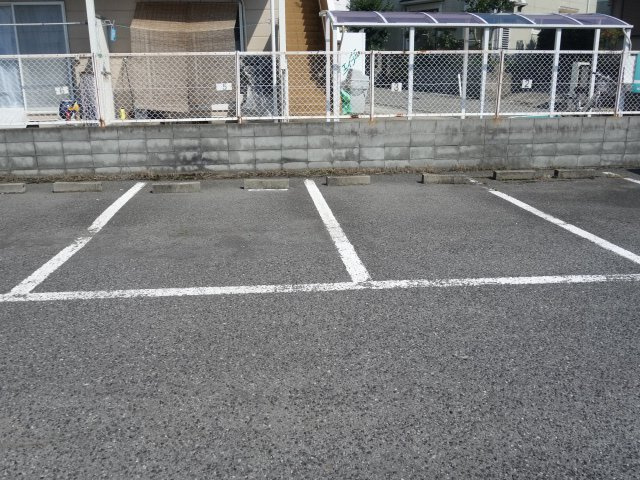 第2赤松コーポの駐車場