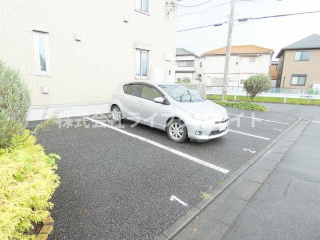グランシャリオ万願寺の駐車場