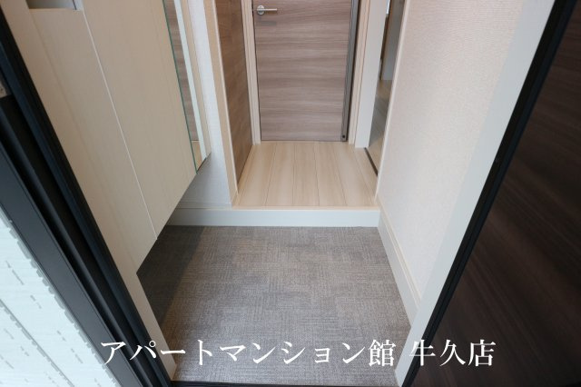 アビタシオンプリュネの玄関
