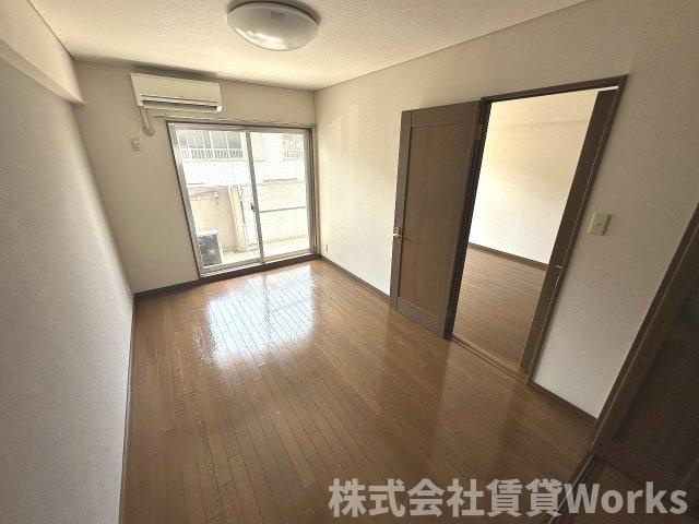 ル・モンド交成の居間・リビング|こちらの居間で趣味の時間をお楽しみください