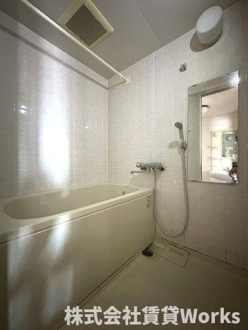 ル・モンド交成の浴室|落ち着いた空間のお風呂です