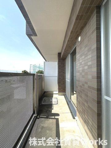 ル・モンド交成のバルコニー|外からの目が気にならないバルコニーで洗濯物が干せます