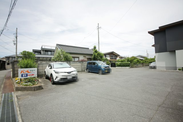 パルやなべの駐車場