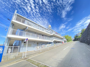 【静かな丘の上/スーパー近く】小矢部マンションの画像