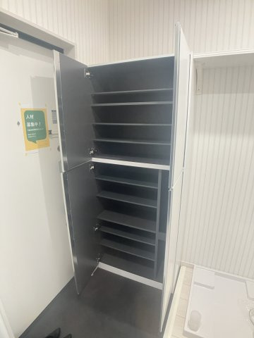 メゾン・ド・ルミエール国府台の玄関