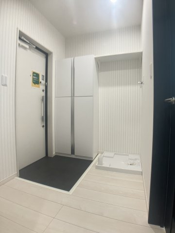 メゾン・ド・ルミエール国府台の玄関