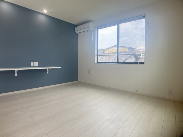 メゾン・ド・ルミエール国府台の居間・リビング