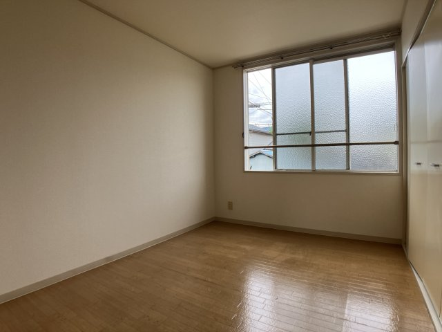 ドミール北国分の洋室