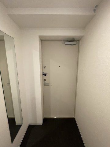 アドバンス江坂ラシュレの玄関