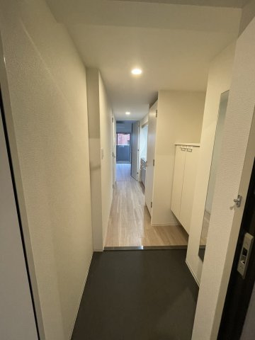 アドバンス江坂ラシュレの玄関