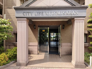 【エントランス】 | 安全に配慮されたオートロックマンションです♪室内ＴＶモニタ付インターホンで来訪者を確認できます