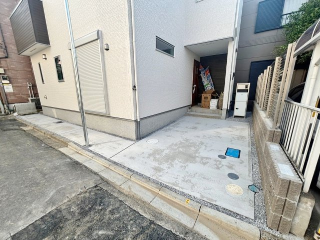 越谷市大沢　新築戸建ての駐車場