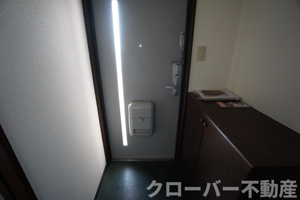 コーポウィッティーの玄関