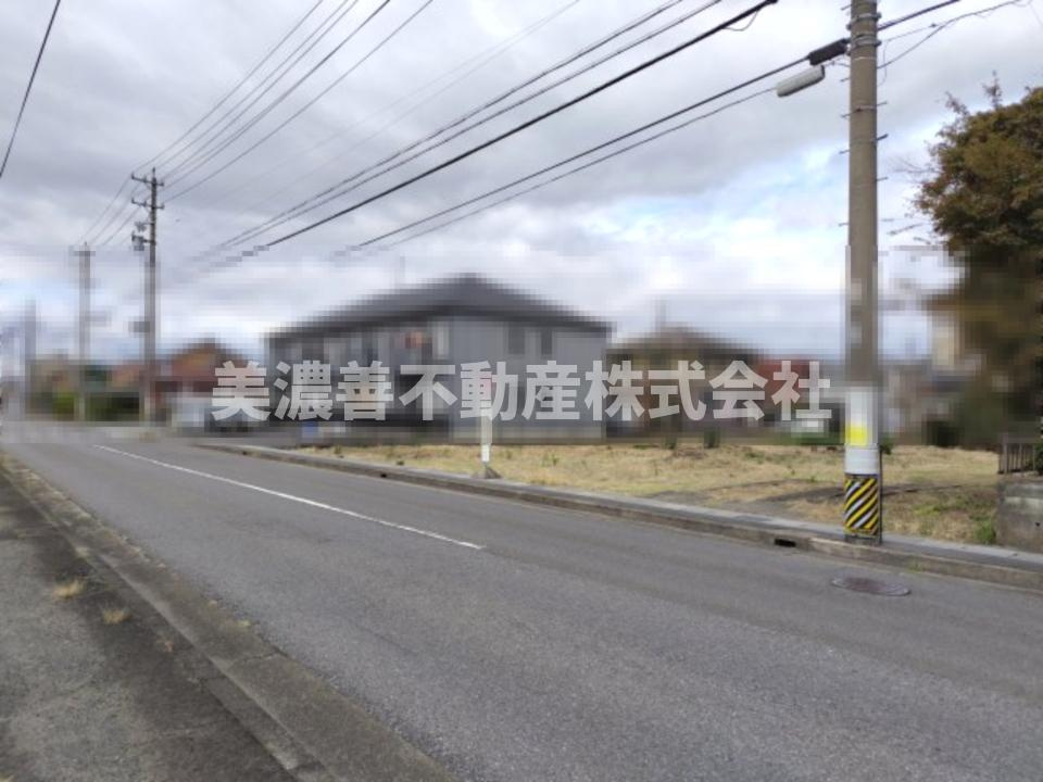 ６２１１５　岐阜市萱場東町８丁目土地の前面道路含む現地写真