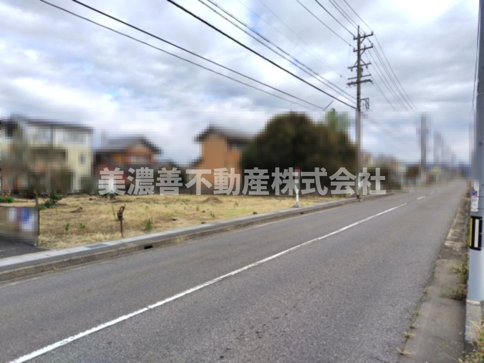 ６２１１５　岐阜市萱場東町８丁目土地の前面道路含む現地写真