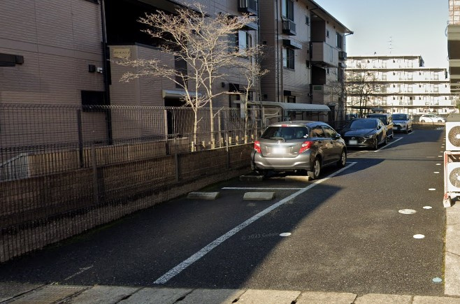 クレインコート壱番館の駐車場