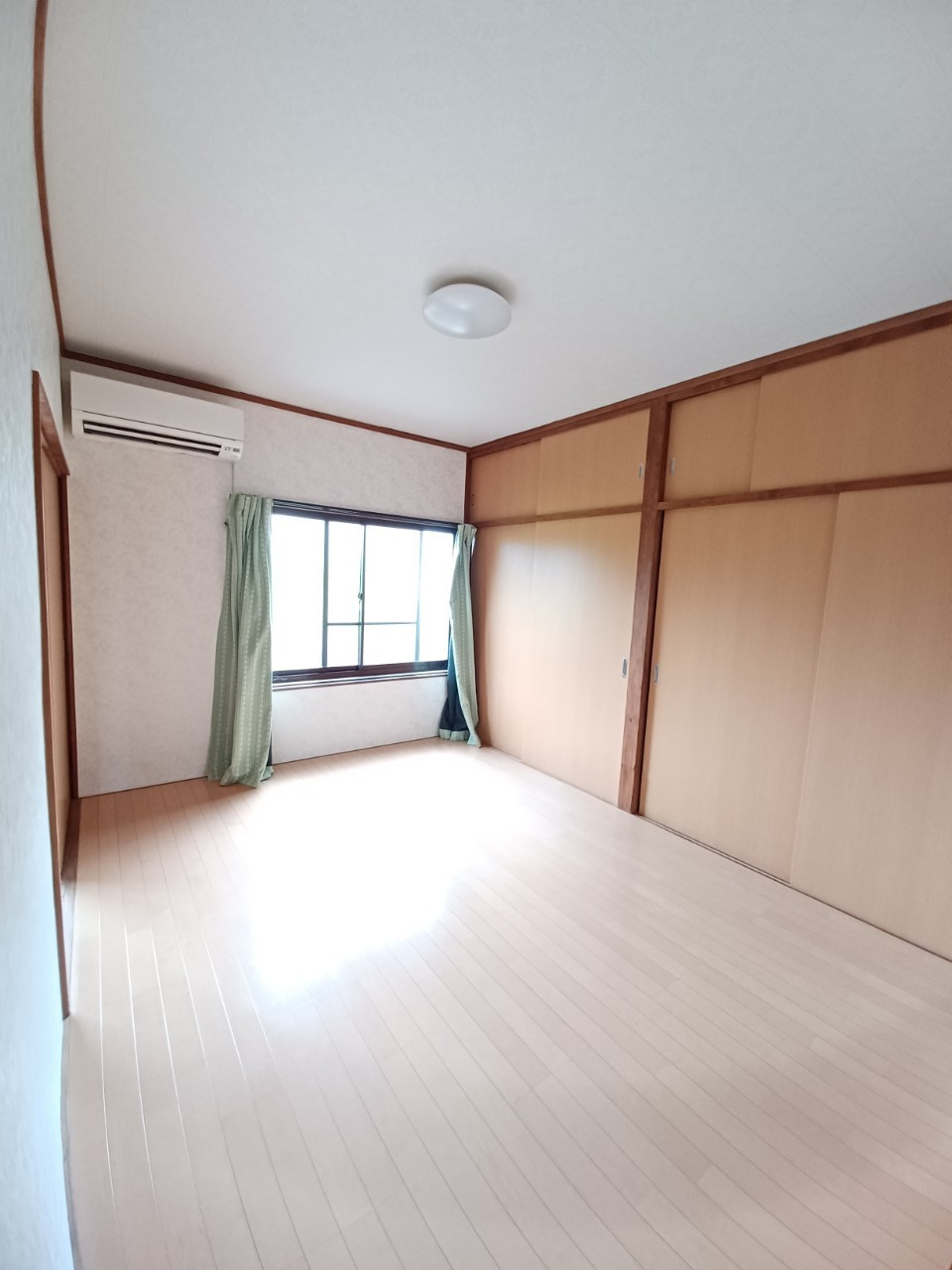 アルシェ桜沢の内装|明るい室内です