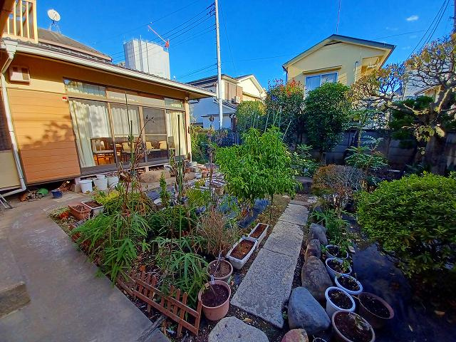山王３１９臨時貸家の庭