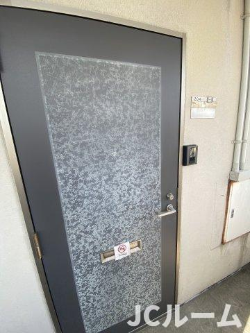 ベロウ栄の玄関