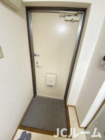 ベロウ栄の玄関