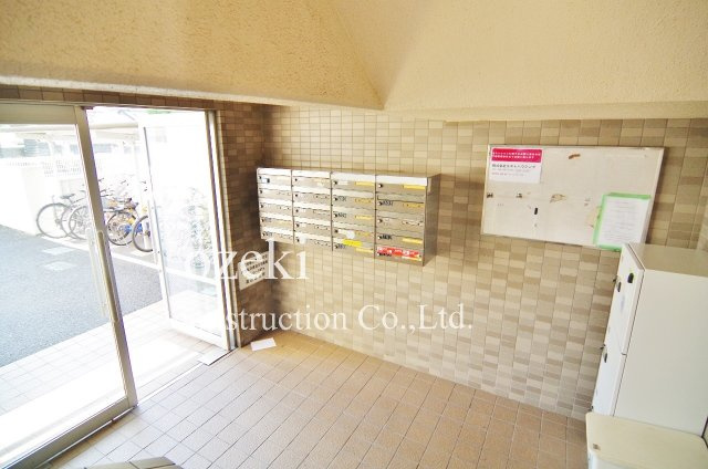 ビューラー千間台のエントランス