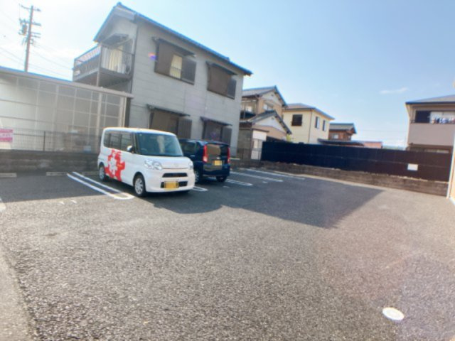 コートエルシオンの駐車場