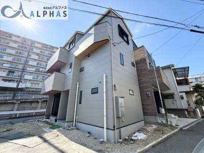 【外観】 | 神戸市垂水区千代が丘1丁目　新築戸建 | 現地写真♪全室南向きの為陽当たり良好♪
現在外構工事中♪