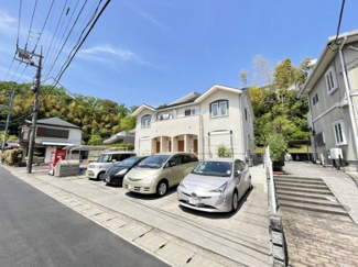 【駐車場】 | いつでも目の届く敷地内に駐車場があります♪お車をお持ちの方におすすめです！