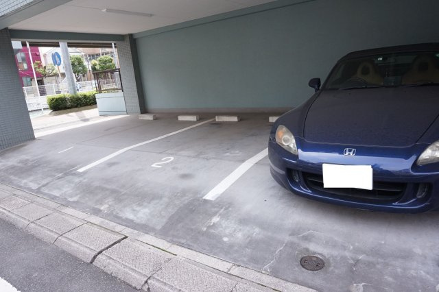 ベルヘキップ一番館の駐車場