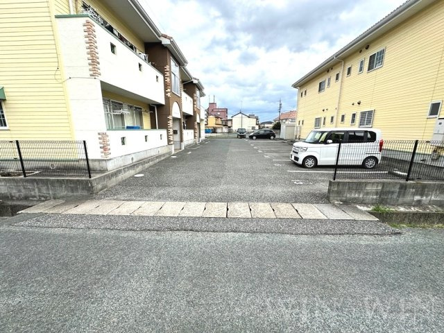 シルクヴェールフジ Bの駐車場