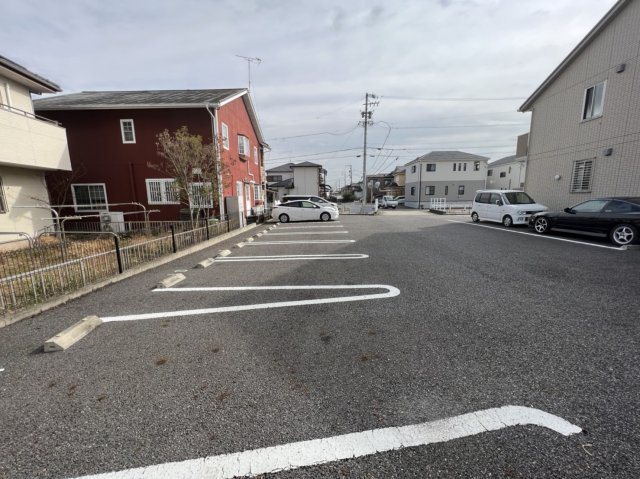 コンフォート西尾の駐車場