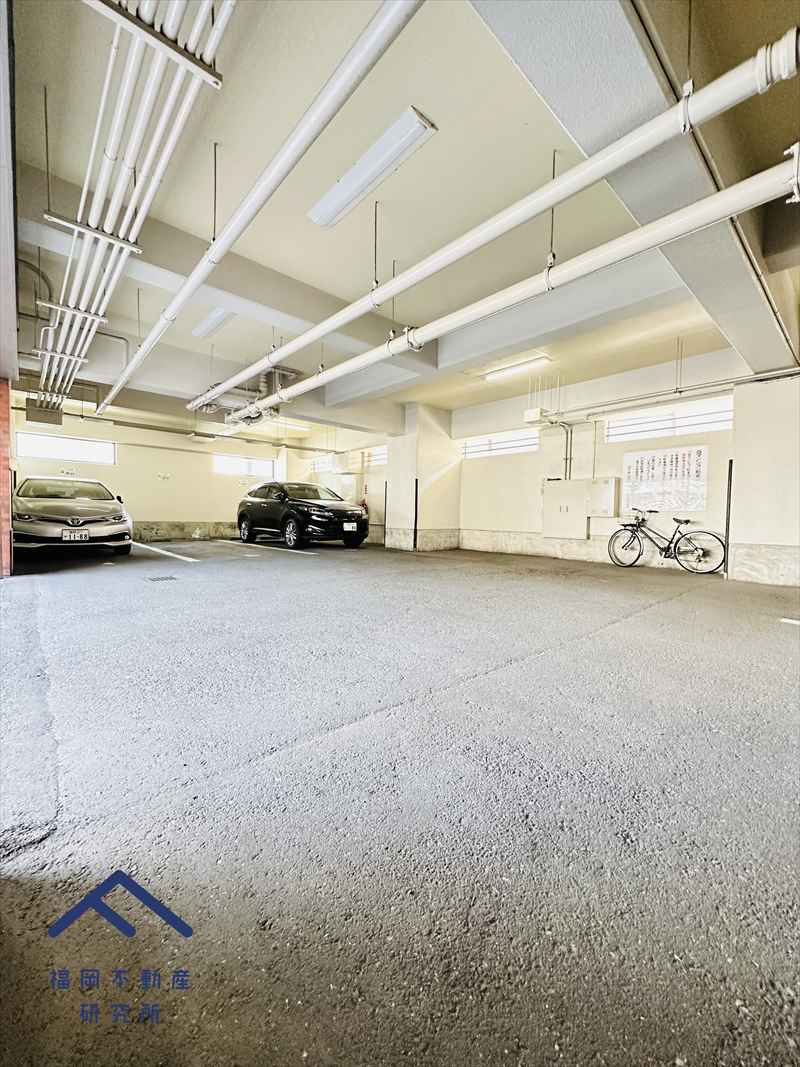 ライオンズマンション桜坂の駐車場