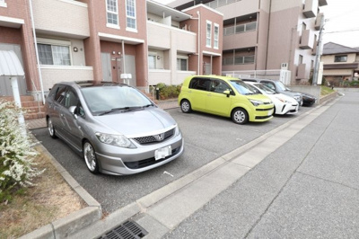 【駐車場】 | ラリック  | 駐車場