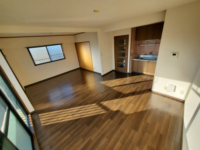 【居間・リビング】 | グランパレスＴ・Ｓ | こちらの居間で趣味の時間をお楽しみください