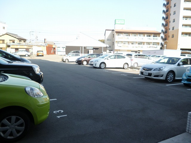 シェーネル・ブラウエン加古川の駐車場
