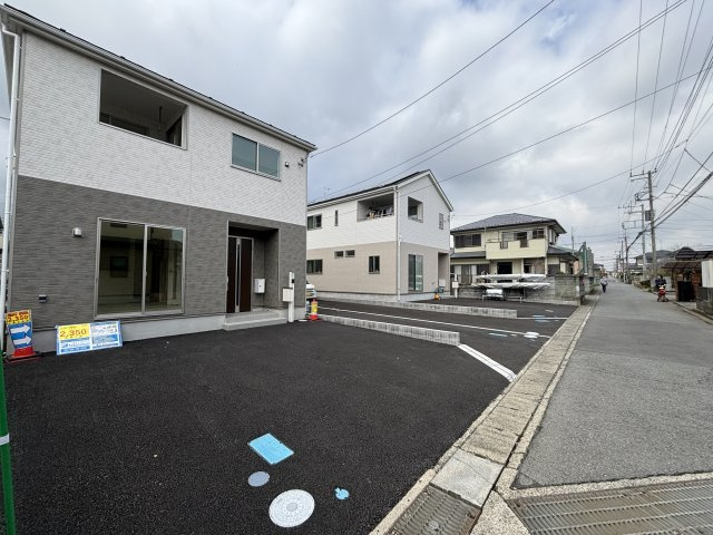 愛甲郡愛川町中津　最終1棟の前面道路含む現地写真