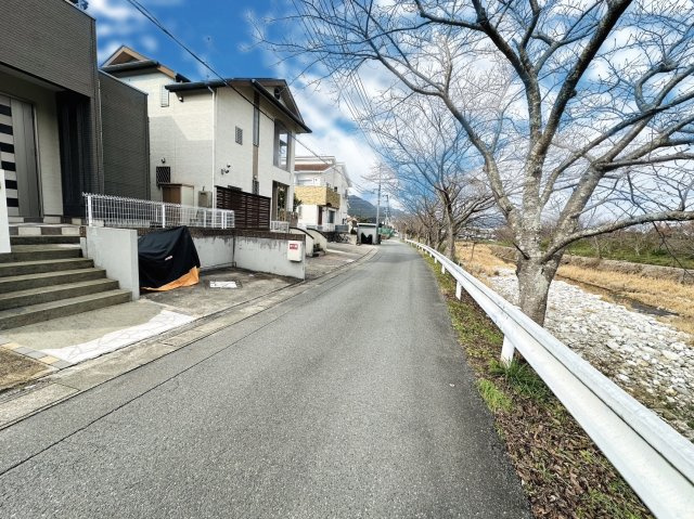 内野１丁目戸建の前面道路含む現地写真