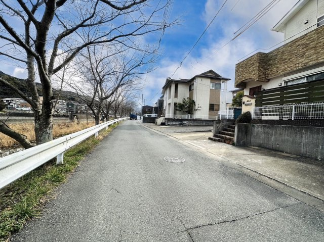 内野１丁目戸建の前面道路含む現地写真