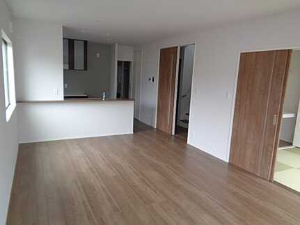 呉市焼山桜ヶ丘2丁目　新築一戸建ての居間・リビング