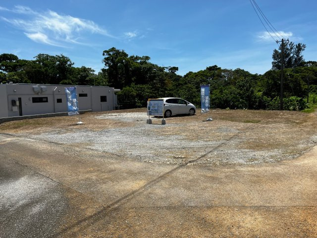 読谷村座喜味　売地の前面道路含む現地写真|A号地側角地より撮影