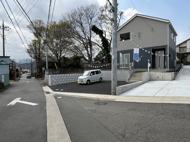 愛川町中津　新築全3棟の前面道路含む現地写真