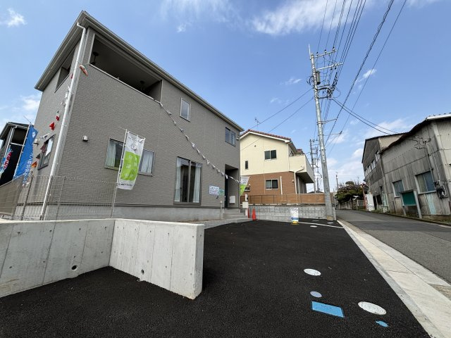 愛川町中津　新築全3棟の前面道路含む現地写真
