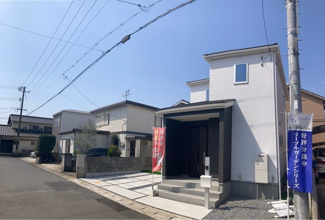 【前面道路含む現地写真】