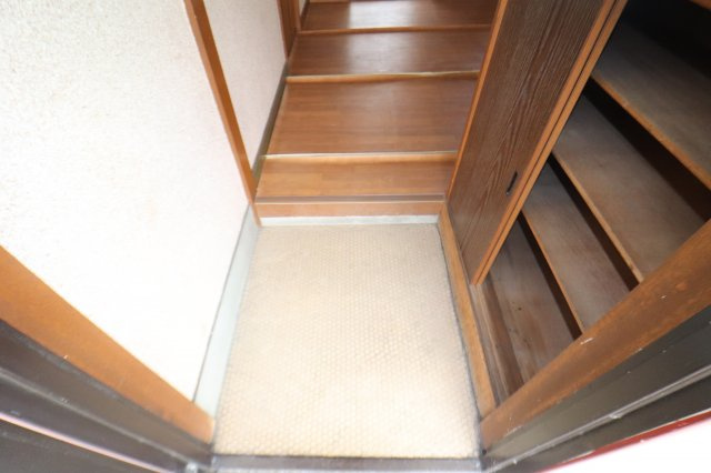 田中第二マンションの玄関