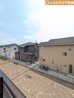 【展望】 | BLOOMING GARDEN　太田市亀岡町 | 高い建物が無く開放感のある展望
バルコニーからの展望も開けていて閑静な住宅地が望めます。日当りも良いですね♪