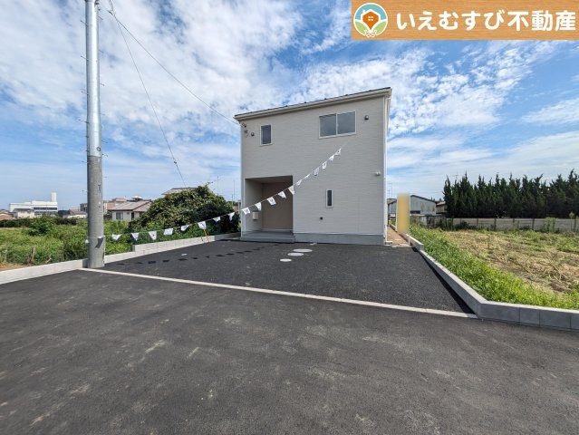 Cradle garden　太田市細谷町第2の駐車場|並列3台駐車可能なゆとりのカースペース
複数台車をお持ちでも、お友達が遊びに来てもゆとりの駐車スペース！