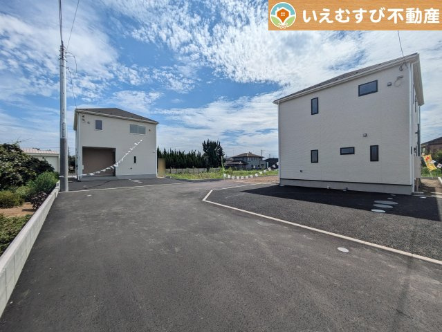 Cradle garden　太田市細谷町第2の前面道路含む現地写真|充分な広さの前面道路
間口が広くお車の出し入れも問題なく行えるスペースが確保されています♪