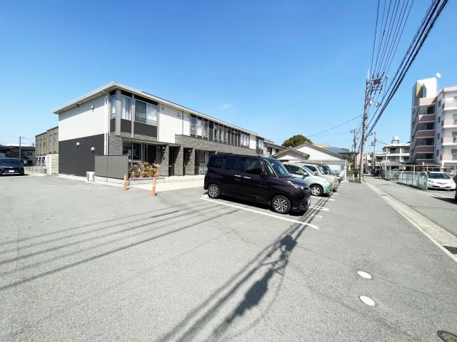 レーヴ蔵本の駐車場