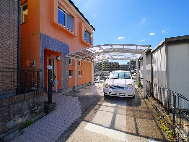 学園前駅鉄筋コンクリート戸建の駐車場