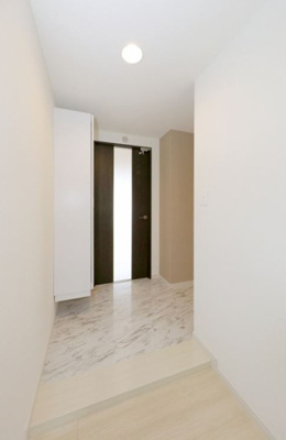 【その他】 | ヴィラジャスミン | 収納もある玄関です